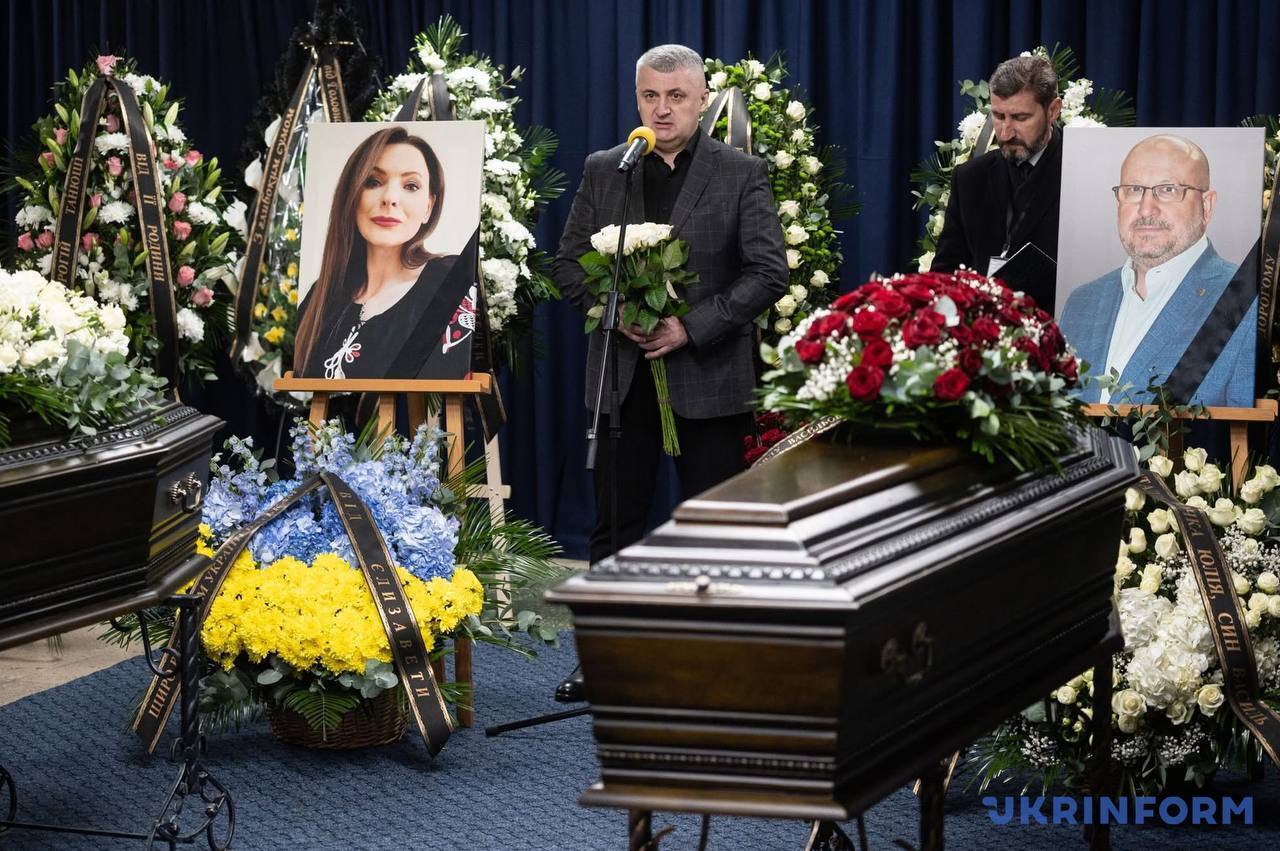 В Киеве простились с журналисткой Татьяной Кулик и ее мужем, погибшими в результате атаки РФ. Фото