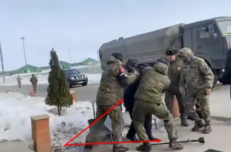 Россиян отправляют на войну в инвалидных колясках, а штурмовать – на костылях: "вторую армию в мире" лихорадит от потерь в Украине