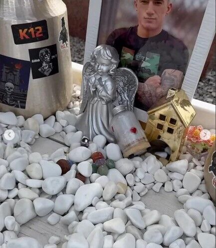  Вкрали булаву та свічки: у Вінниці знову пограбували могилу наймолодшого захисника "Азовсталі". Фото