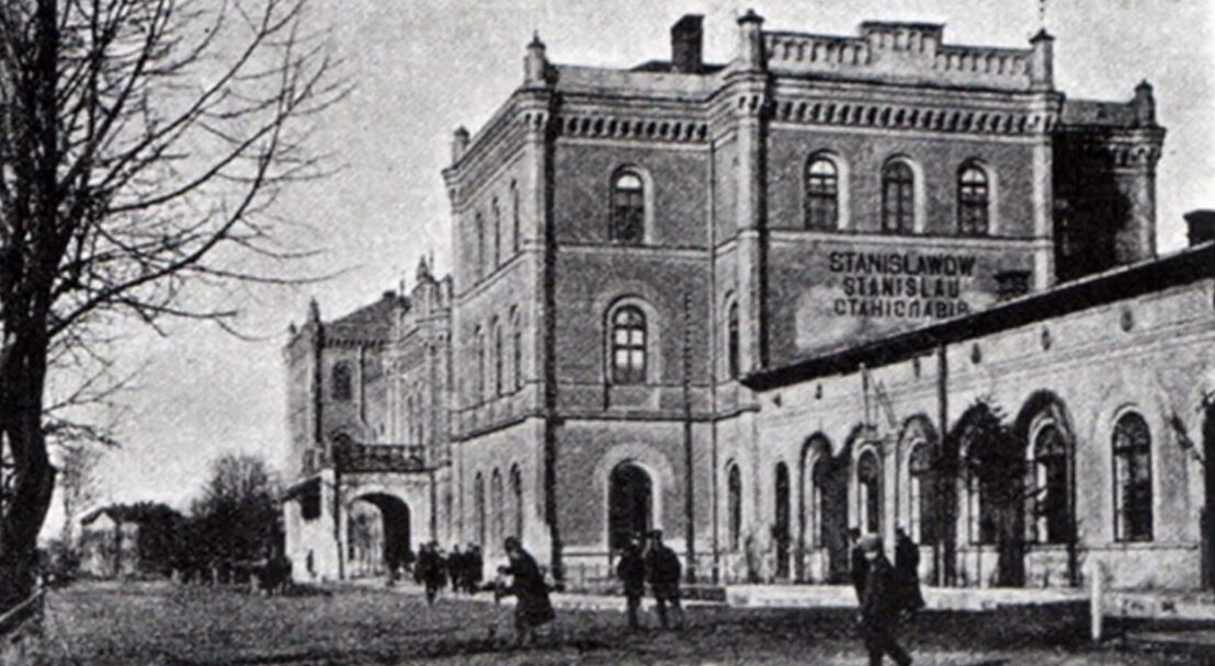 Построили в 1866 году: каким был когда-то вокзал Ивано-Франковска. Фото