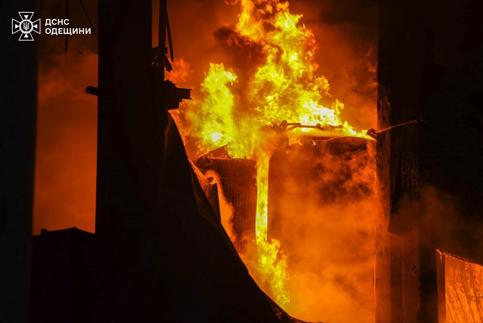 Росіяни атакували Одесу "Шахедами": є поранені, у місті зупинено роботу трьох районних котелень. Фото і відео