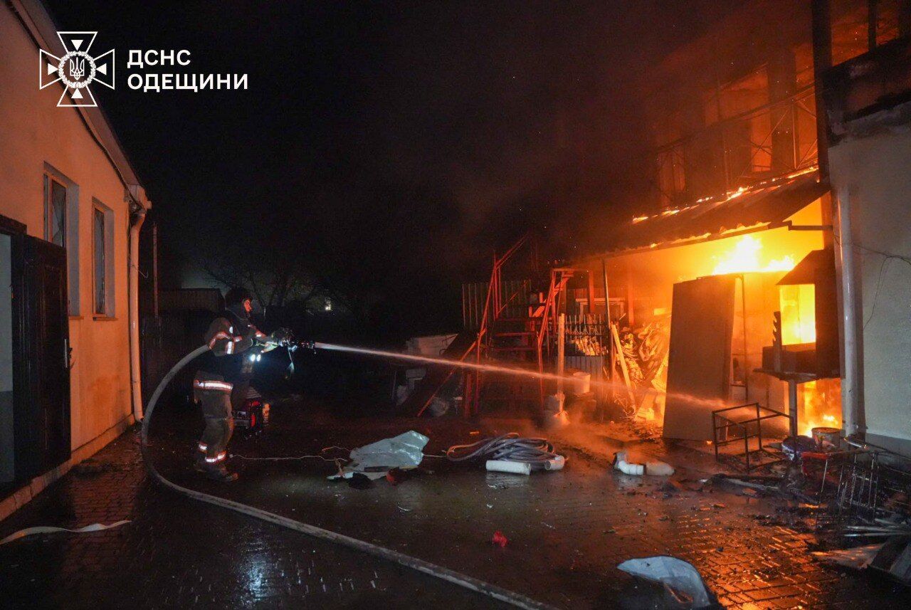 Росія здійснила масовану атаку на Одещину, пошкоджено десятки будинків: є загиблий і постраждалий. Фото і відео