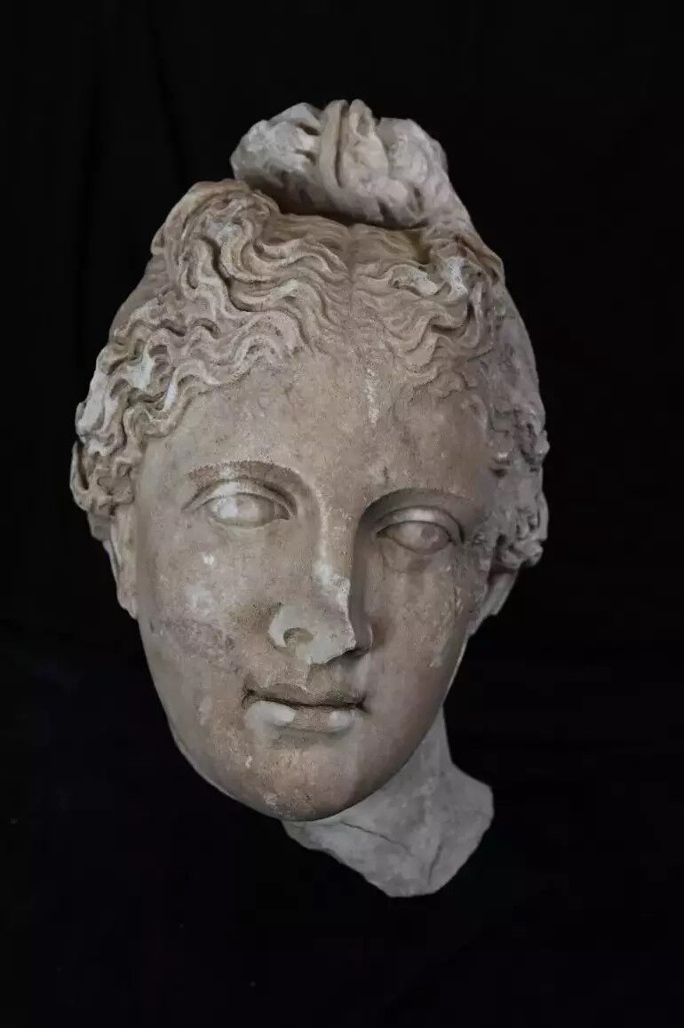 В Турции при раскопках нашли статую Гермеса и "головы" Эроса и Афродиты. Фото