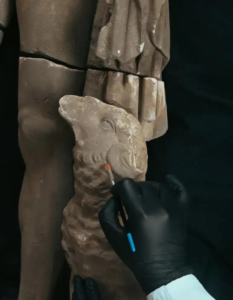 В Турции при раскопках нашли статую Гермеса и "головы" Эроса и Афродиты. Фото