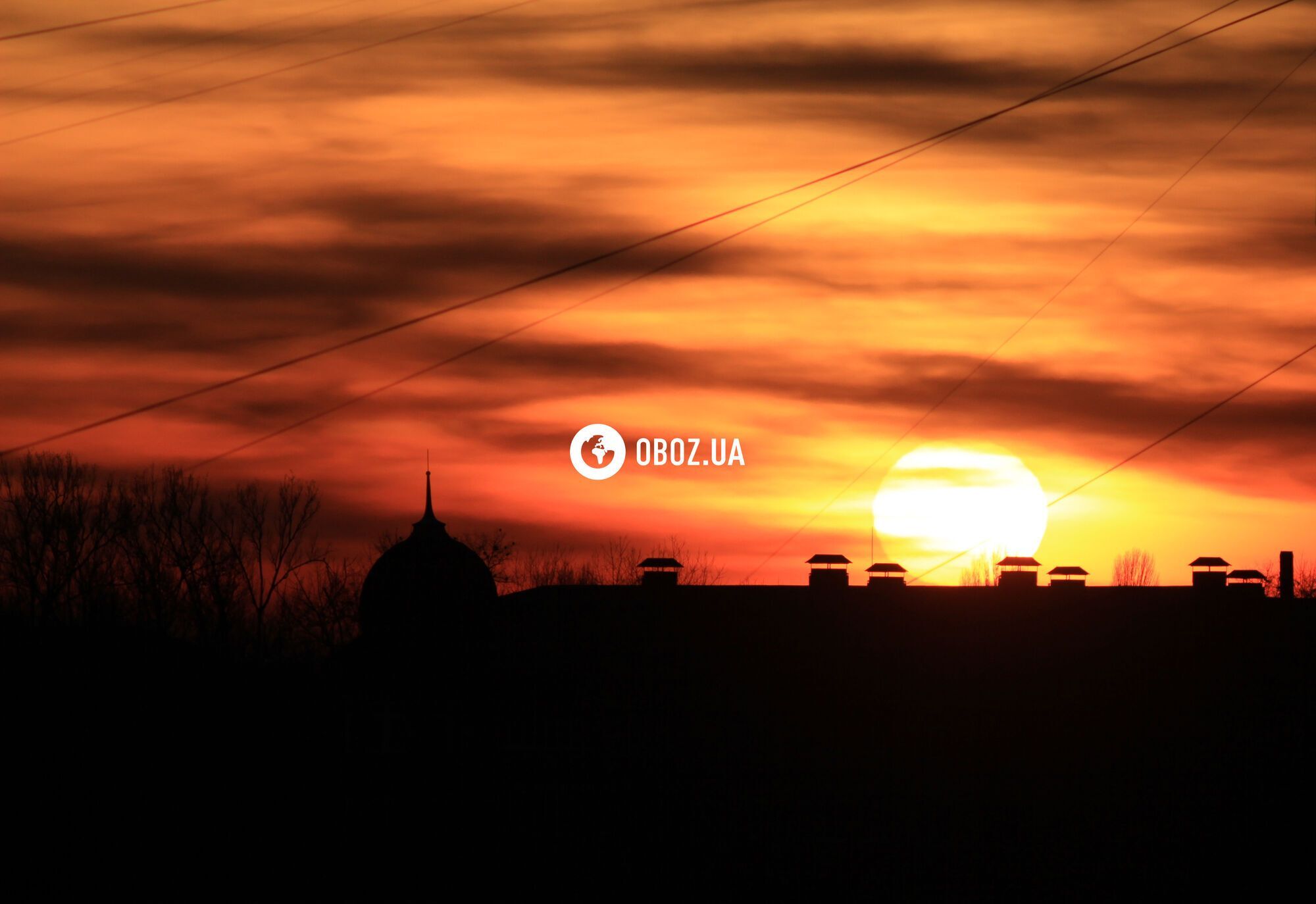 В Киеве наблюдали поразительный весенний закат. Фото