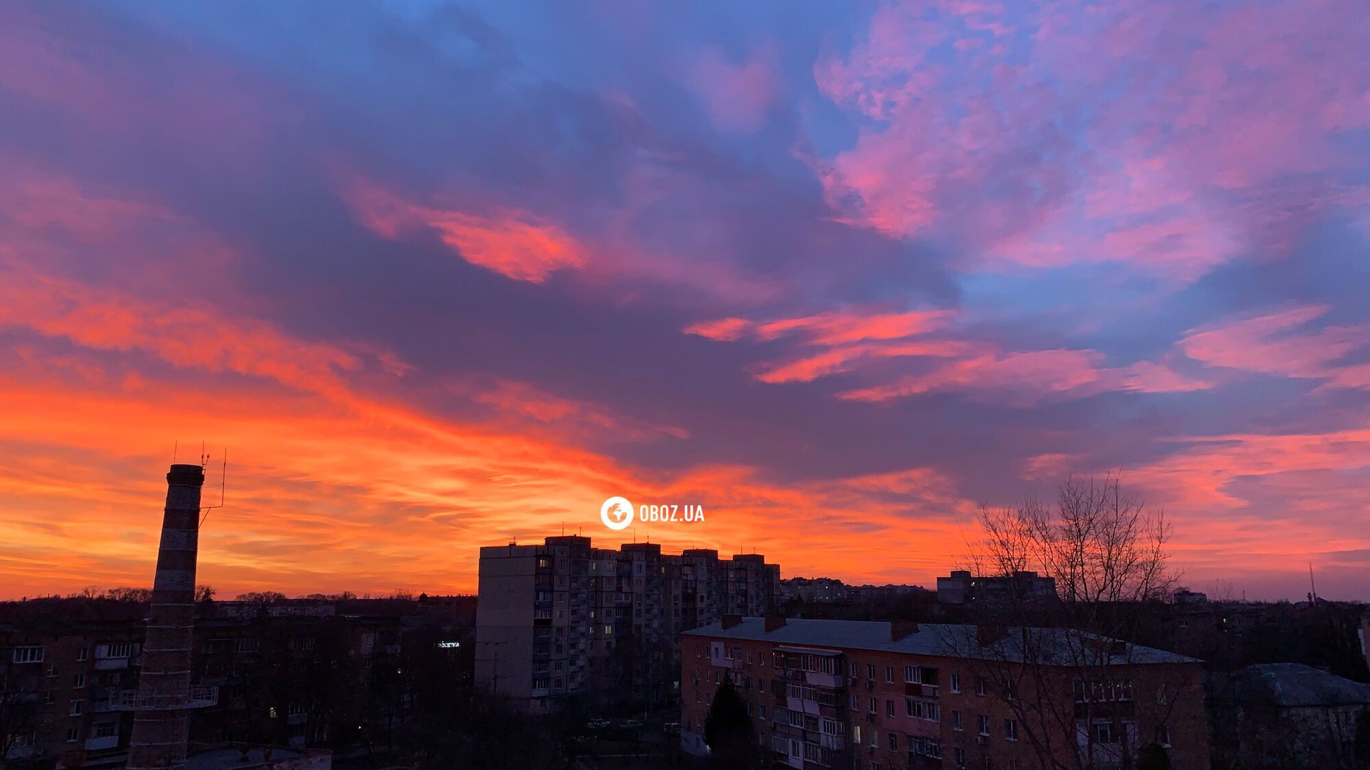 В Киеве наблюдали поразительный весенний закат. Фото