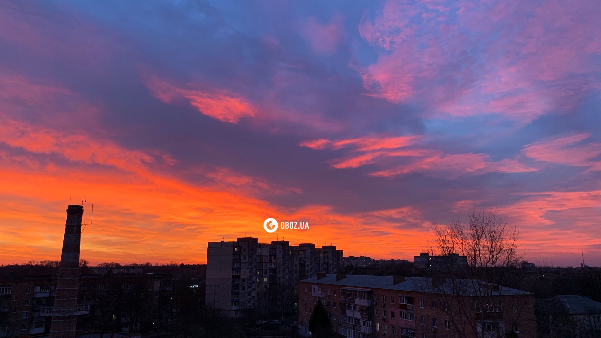 В Киеве наблюдали поразительный весенний закат. Фото