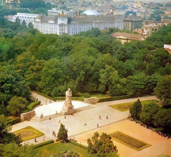 Період розквіту промисловості: яким був Львів 40 років тому. Архівні фото