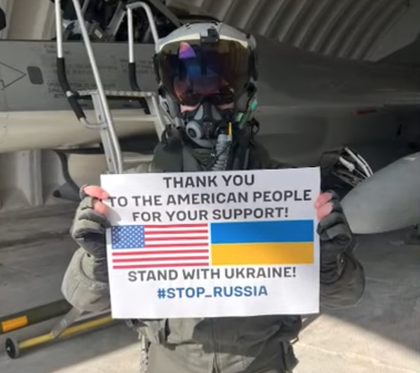 Український пілот на винищувачі F-16 записав відео із подякою народу США