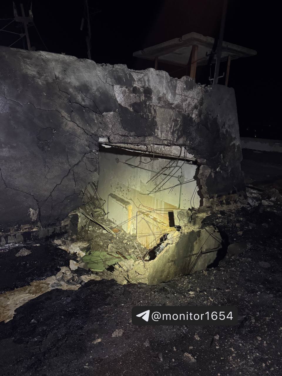 У Харкові дрон влучив у житлову багатоповерхівку: виникла пожежа, є постраждалі. Фото й відео