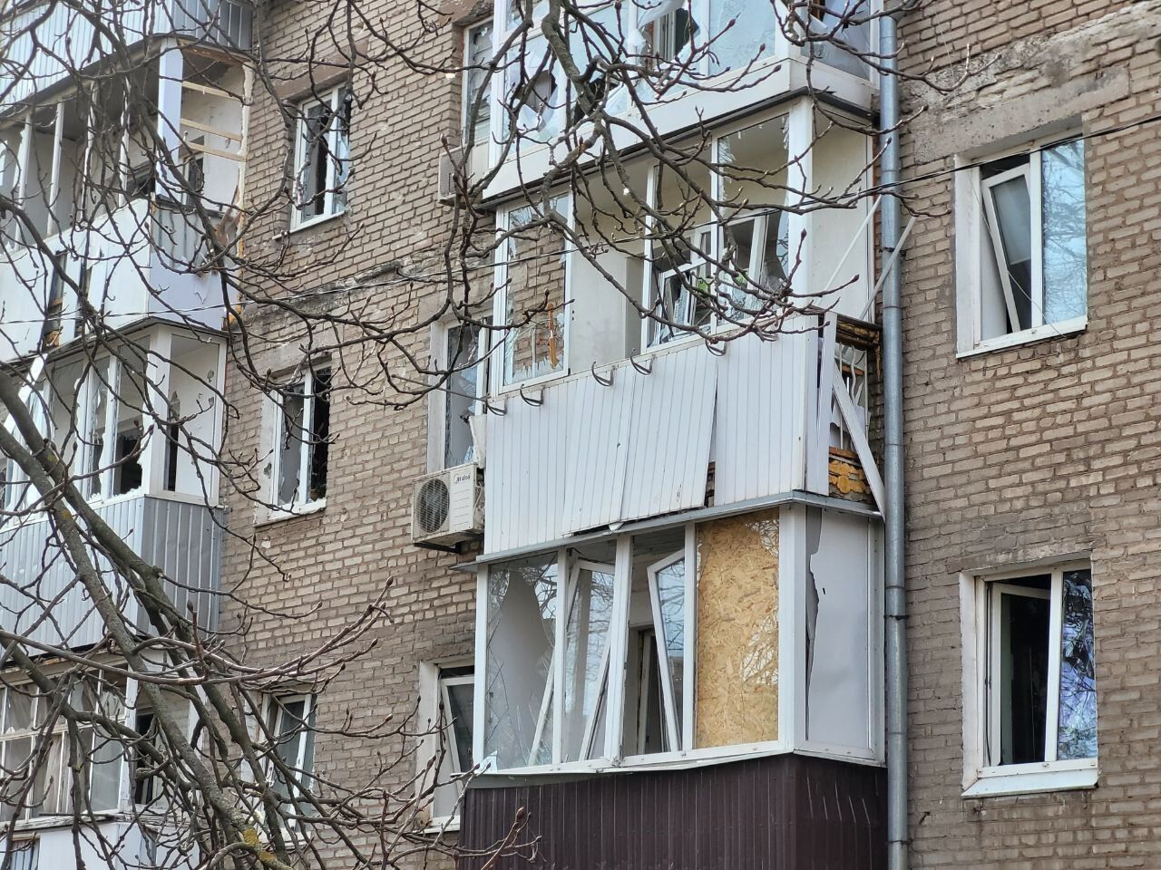 Балістична атака Росії по готелю у Кривому Розі: кількість жертв зросла, десятки людей поранені. Фото й відео