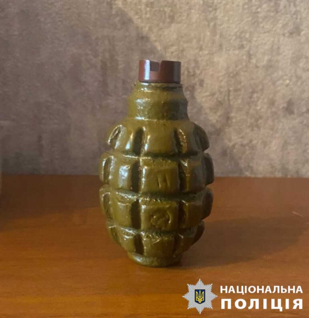 В Киевской области мужчина во время конфликта угрожал матери гранатой. Подробности и фото