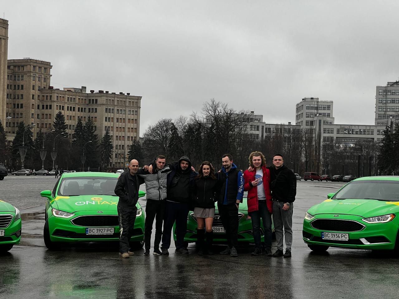 Дуло танка перед лобовым стеклом, контузия от взрывов и стойкая любовь к родному городу: как это, быть драйверкой такси в прифронтовом Харькове?