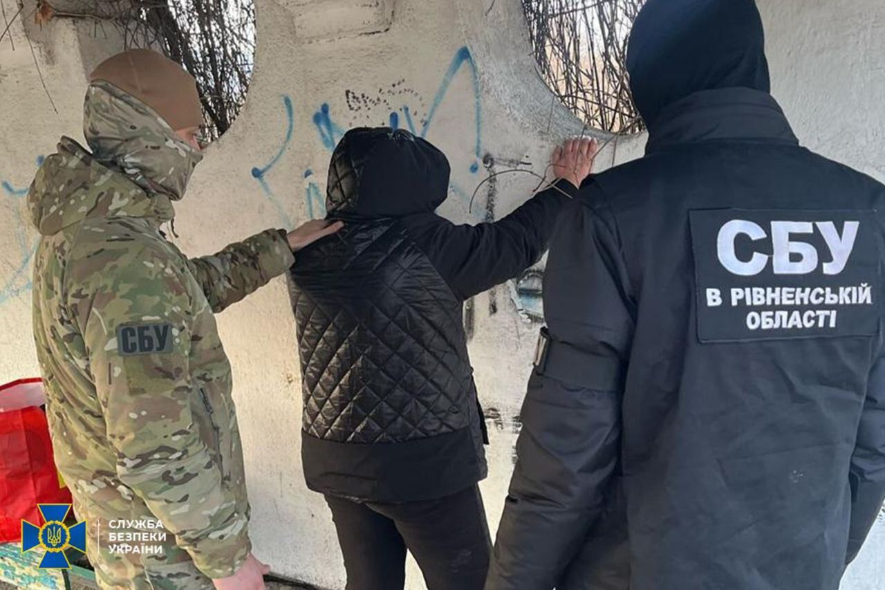 СБУ затримала агентку ФСБ, яка готувала теракт біля ТЦК у Рівному. Фото