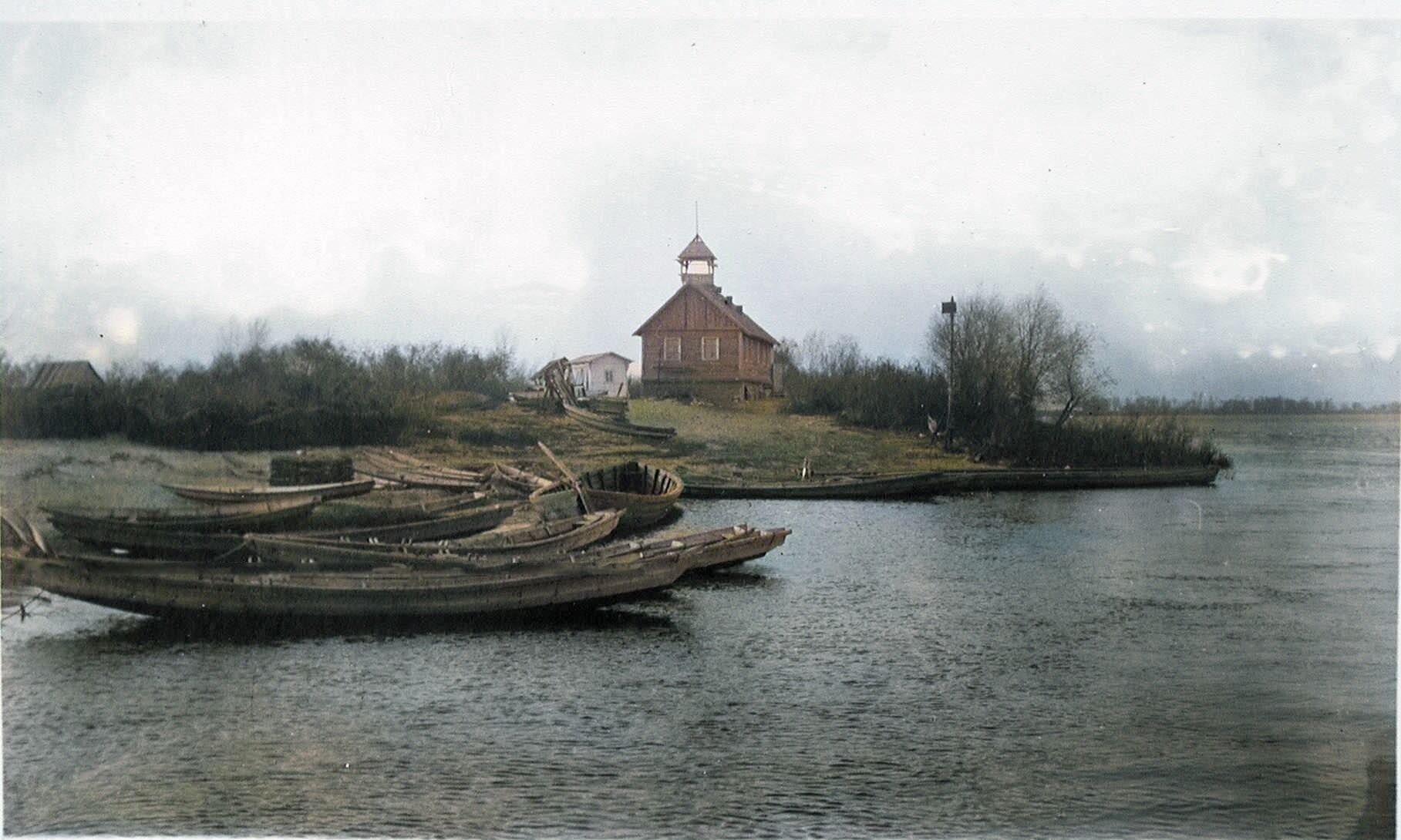Стоянка човнів замість Моста-хвилі: який вигляд мала Оболонська набережна в Києві у 1916-му. Фото