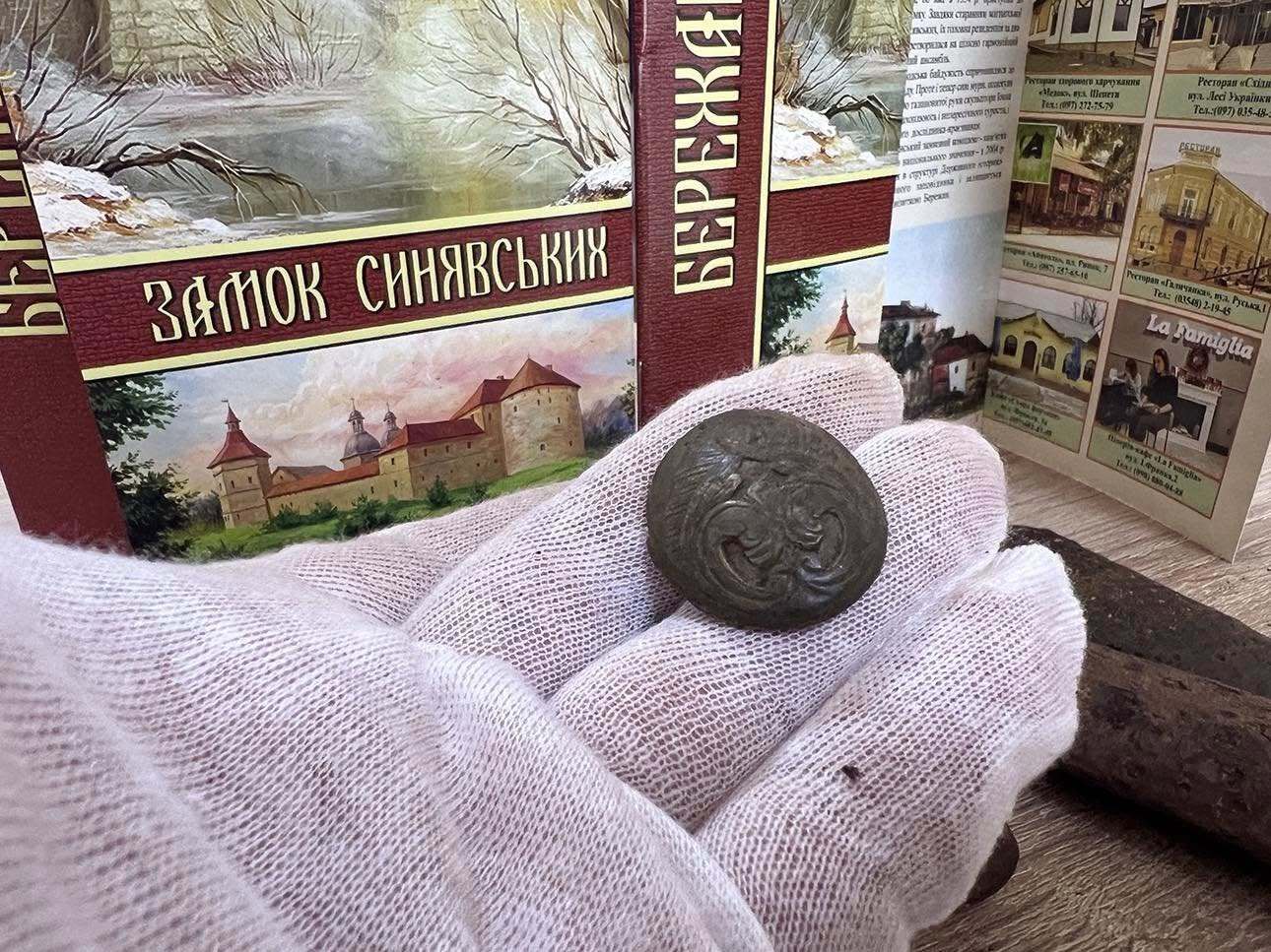 Из Украины пытались вывезти средневековые артефакты под видом запчастей к сельхозтехнике. Фото и подробности