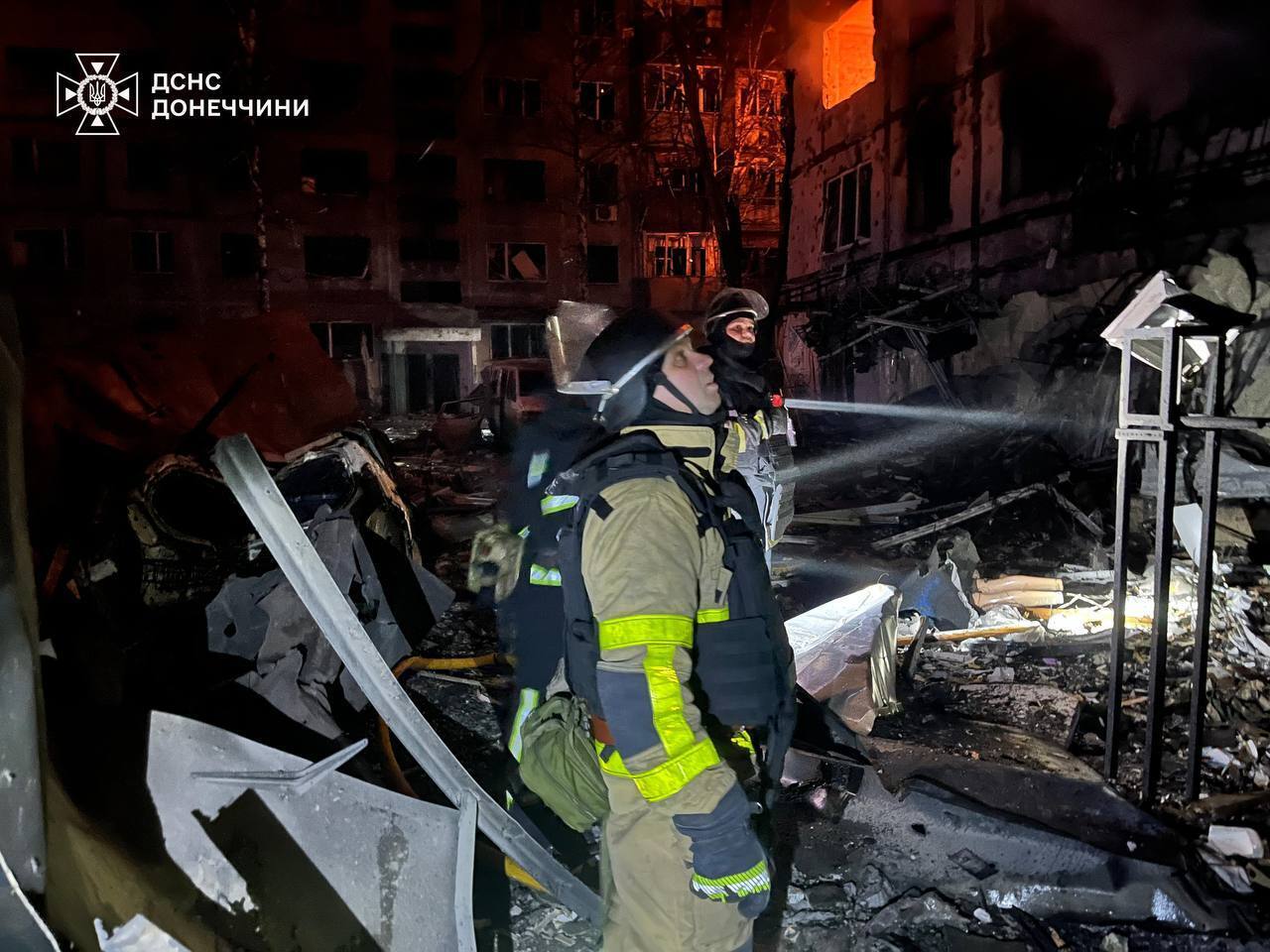 Росіяни завдали удару по житловому сектору Добропілля: 11 людей загинули, 40 поранених. Фото