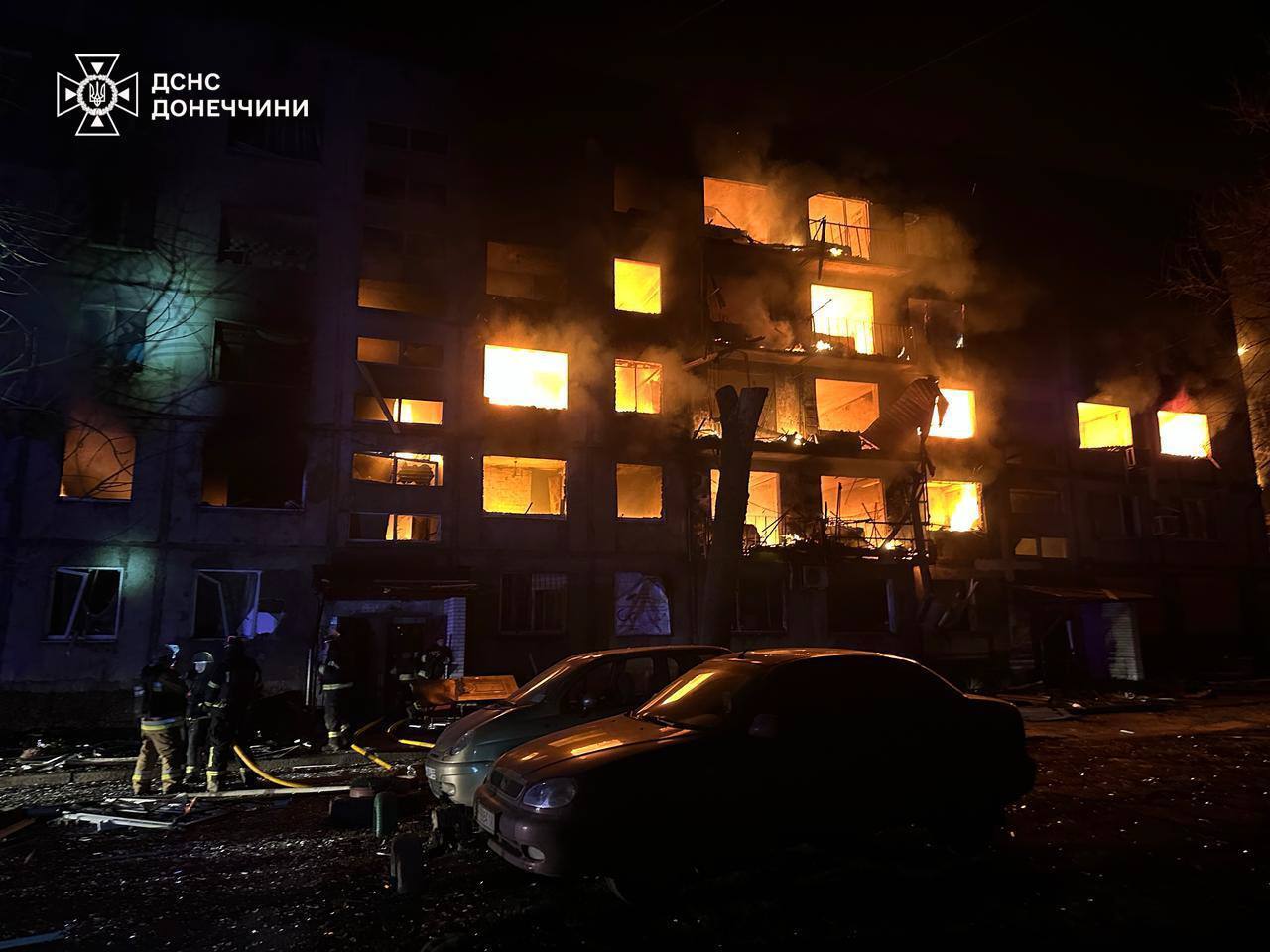 "Підла й нелюдська тактика": Зеленський відреагував на удар РФ по Добропіллю, внаслідок якого загинули 11 людей. Фото