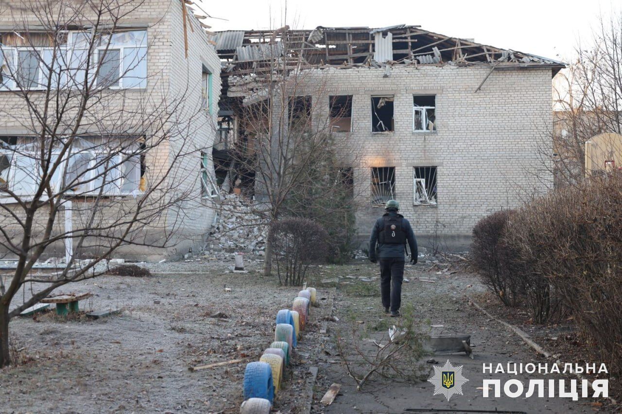 Росіяни завдали удару по житловому сектору Добропілля: 11 людей загинули, 40 поранених. Фото