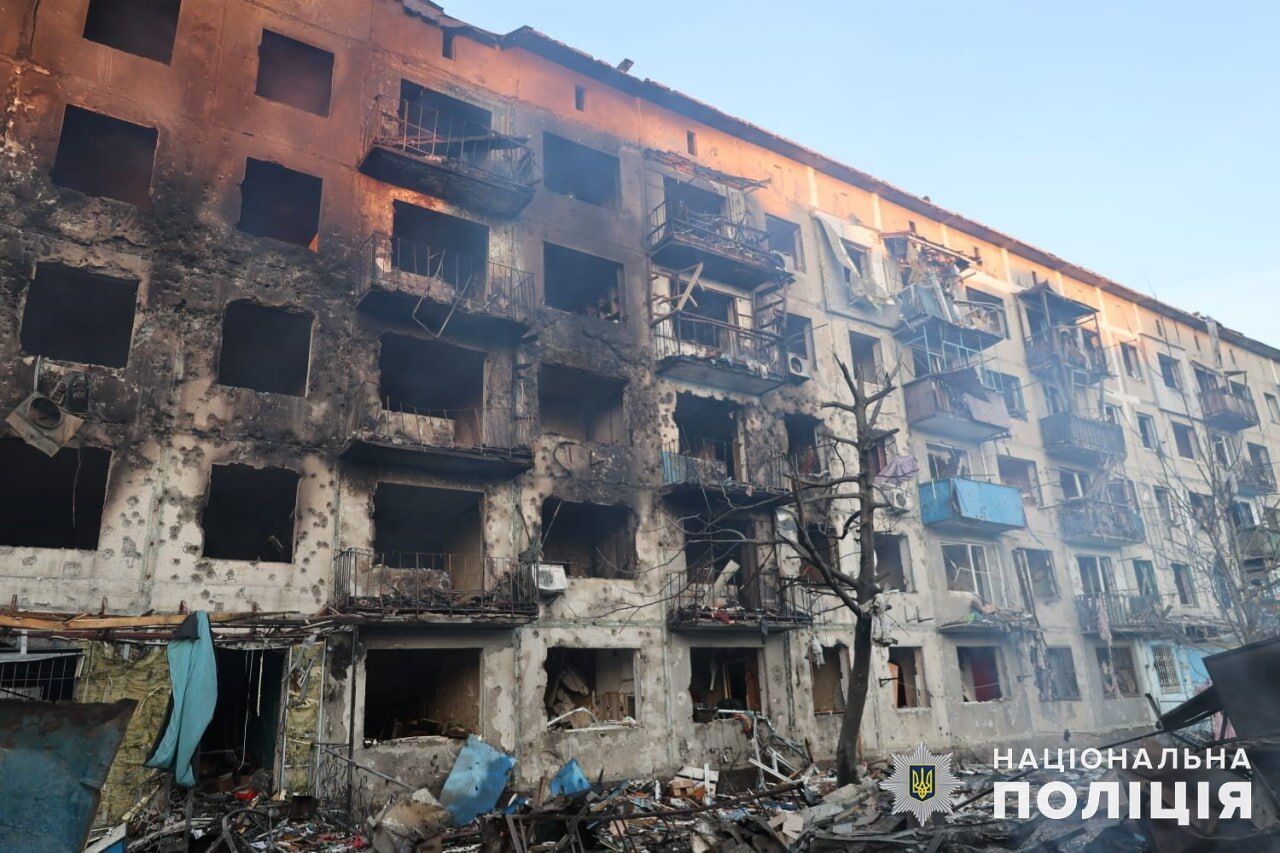 Росіяни завдали удару по житловому сектору Добропілля: 11 людей загинули, 40 поранених. Фото
