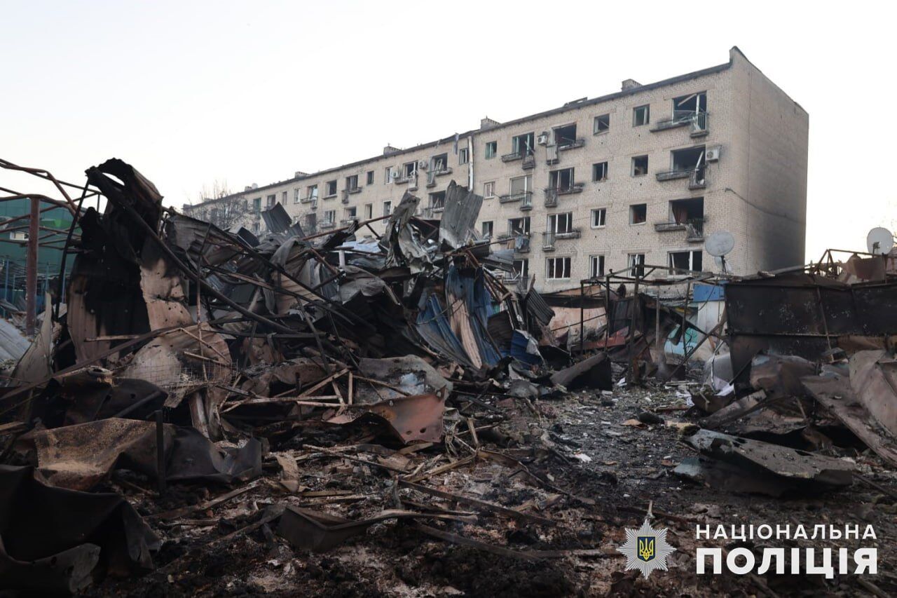 "Підла й нелюдська тактика": Зеленський відреагував на удар РФ по Добропіллю, внаслідок якого загинули 11 людей. Фото