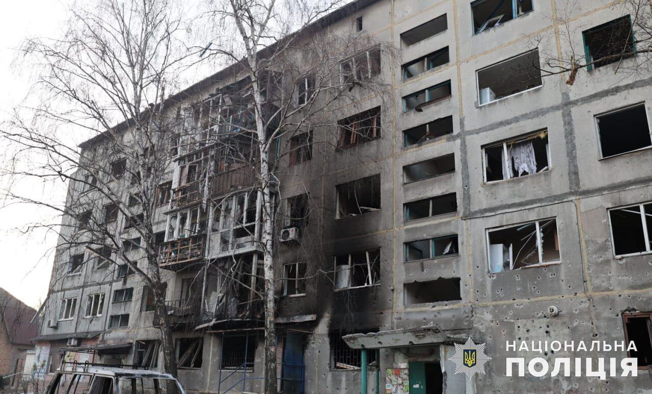"Підла й нелюдська тактика": Зеленський відреагував на удар РФ по Добропіллю, внаслідок якого загинули 11 людей. Фото