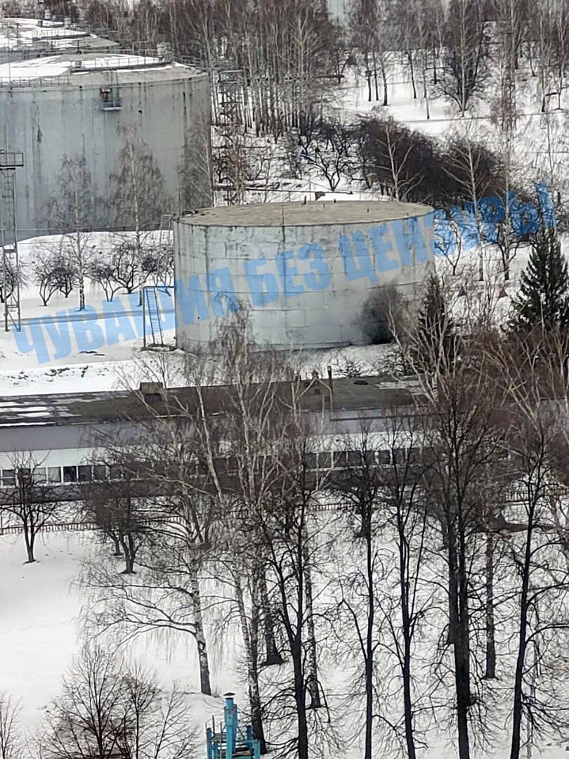 В результате атаки БПЛА по России поврежден топливный резервуар в Чебоксарах