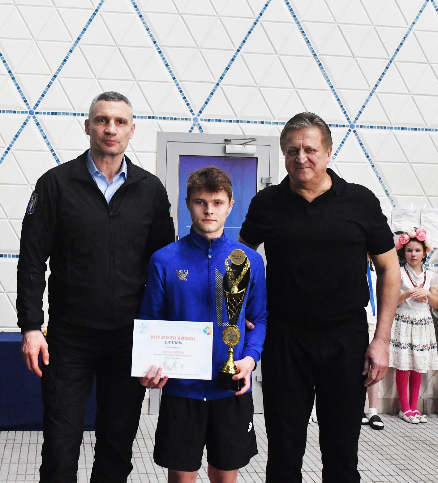 "Постійно під обстрілами": український чемпіон вперше виступив після Олімпіади-2024, отримав 15-річного напарника і нагороду від Кличка