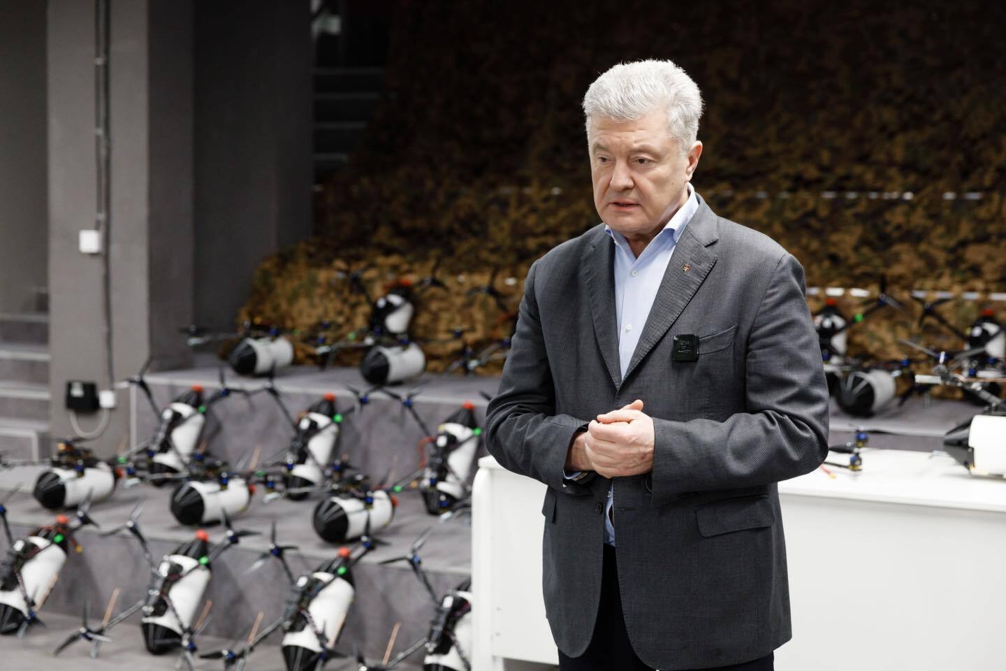 "Ми наближаємо мир через силу": Порошенко передав на фронт першу партію нових дронів на оптоволокні