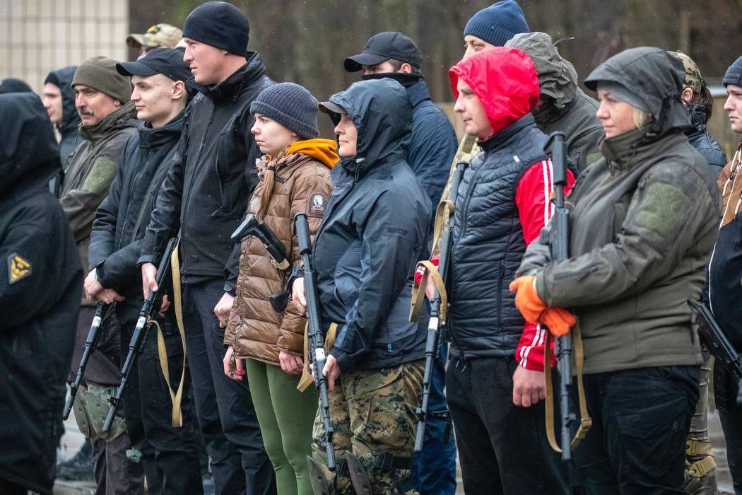 Кличко проверил готовность столичных коммунальщиков к нацсопротивлению и гражданской защите. Фото