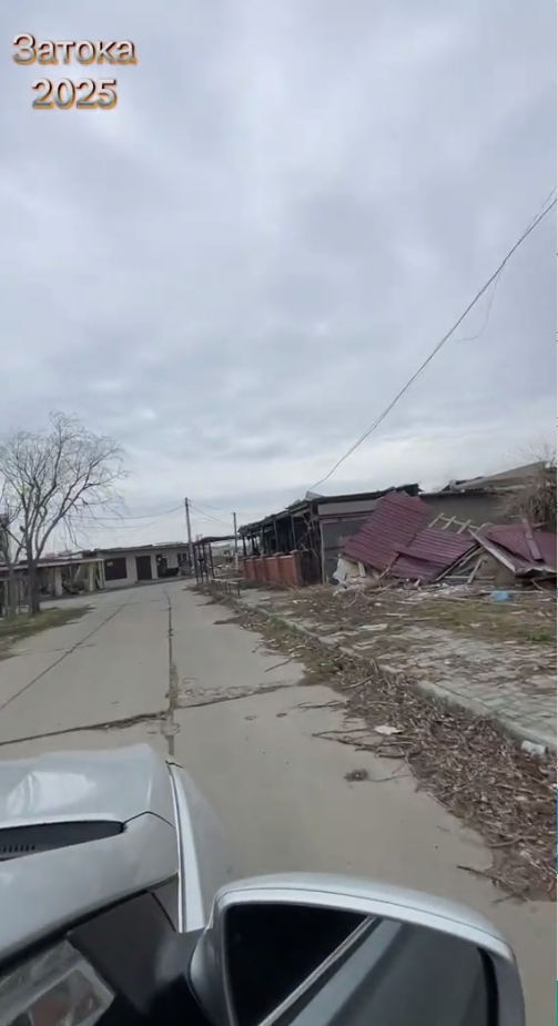 Превратили в руину: в сети показали, как выглядит курортная Затока после российских ударов. Видео