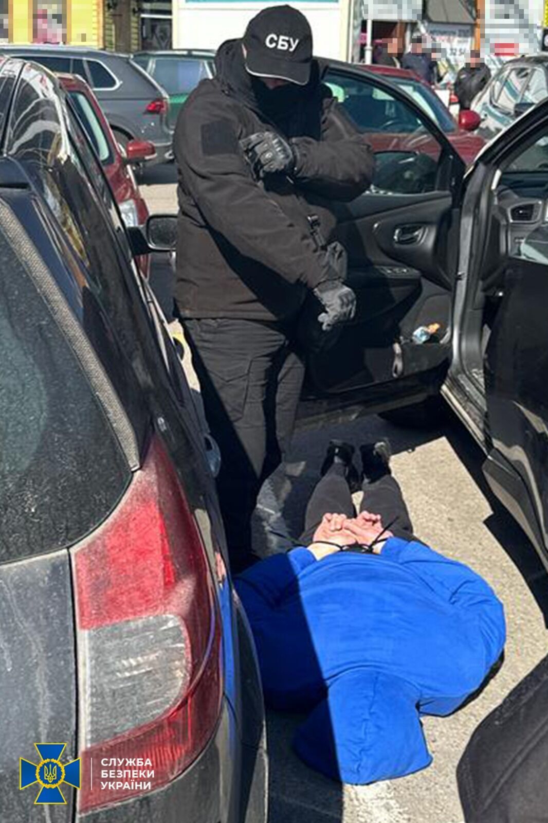 Переправлял уклонистов в ЕС и снабжал "прикрытием": в Киевской области задержали организатора схемы. Фото и видео