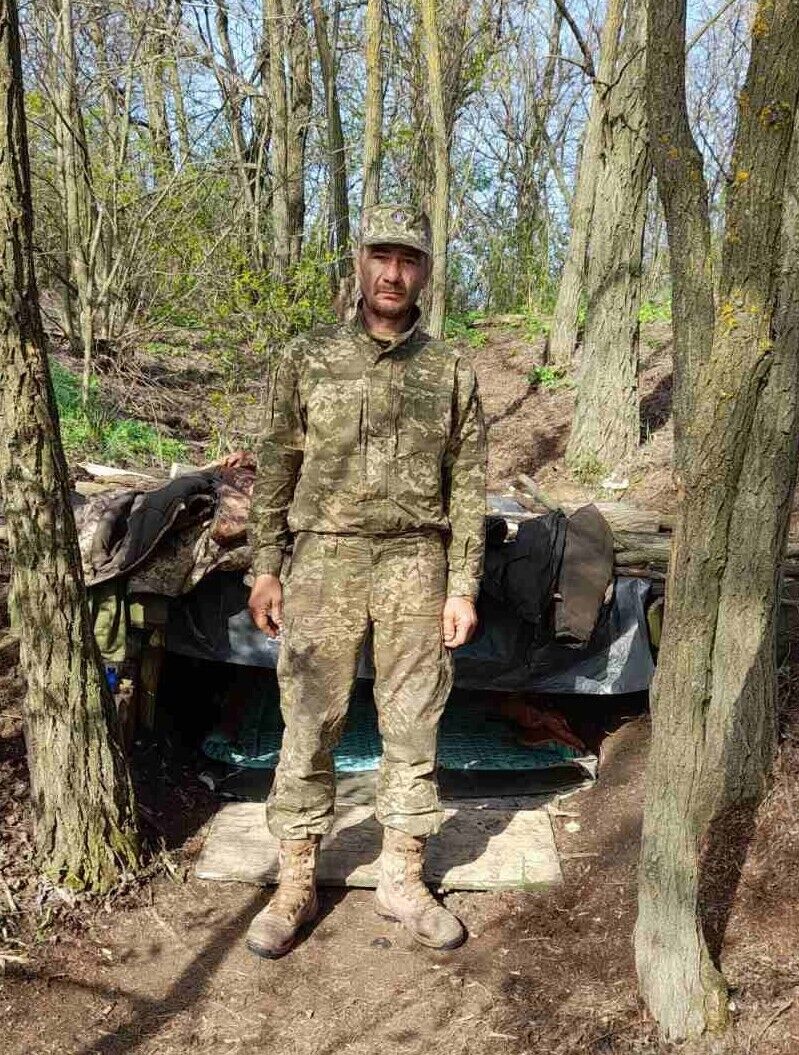 Имел бронь, но пошел добровольцем на войну: в память о погибшем муже жена восстановила стадион в его родном селе. Фото