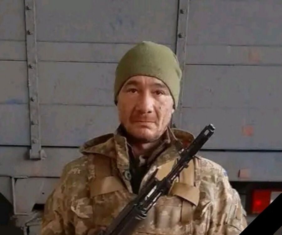 Имел бронь, но пошел добровольцем на войну: в память о погибшем муже жена восстановила стадион в его родном селе. Фото