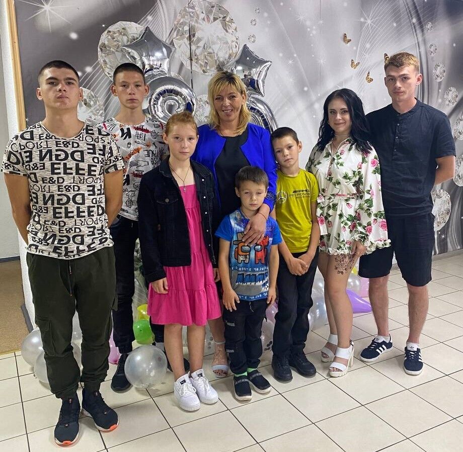 Имел бронь, но пошел добровольцем на войну: в память о погибшем муже жена восстановила стадион в его родном селе. Фото