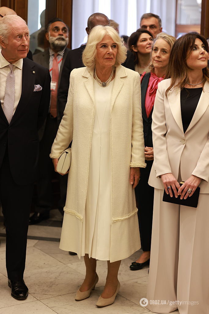 Королева Камилла повторила свой "свадебный" образ 20-летней давности в романтическую дату. Фото тогда и сейчас