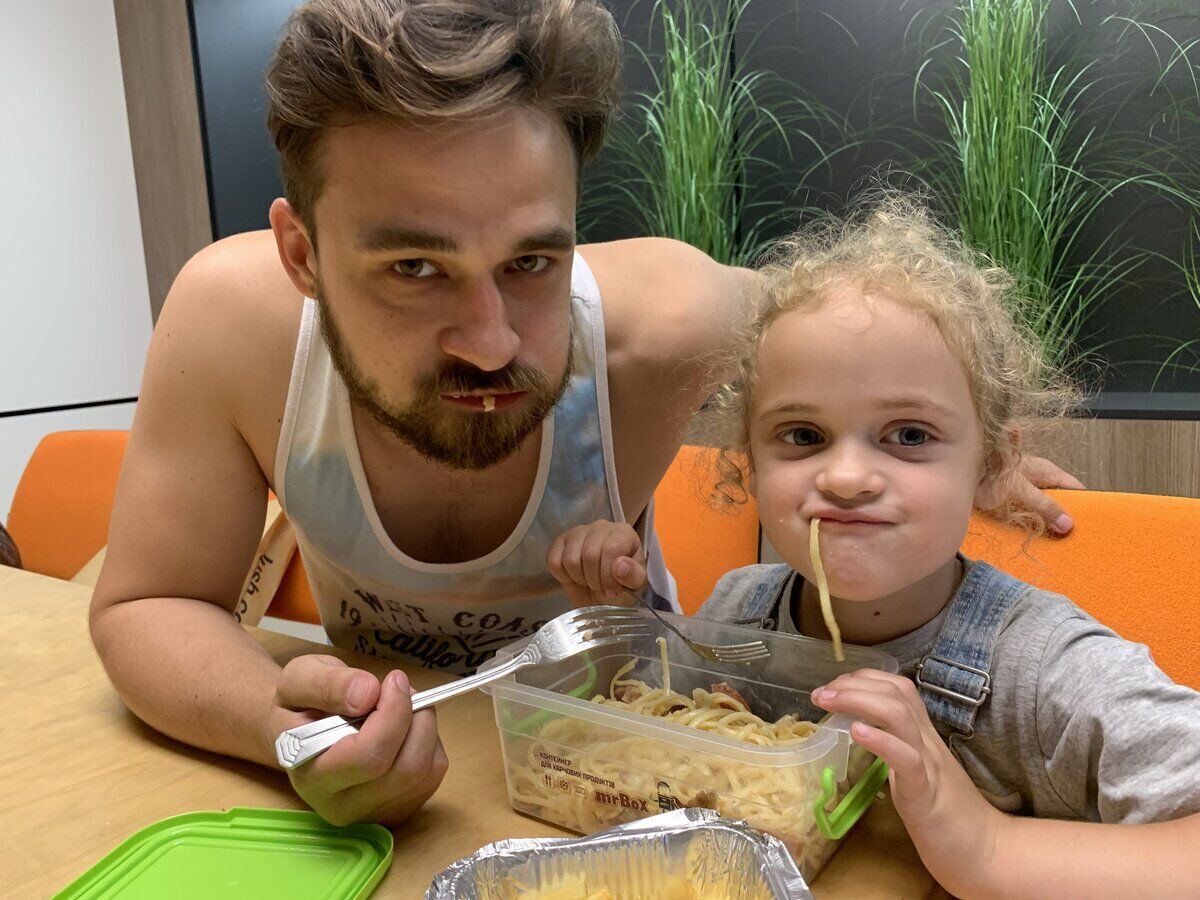 "Папа, можешь говорить по-русски?!" Актер Даниил Мирешкин объяснил, почему извинялся перед дочерью за украинский язык