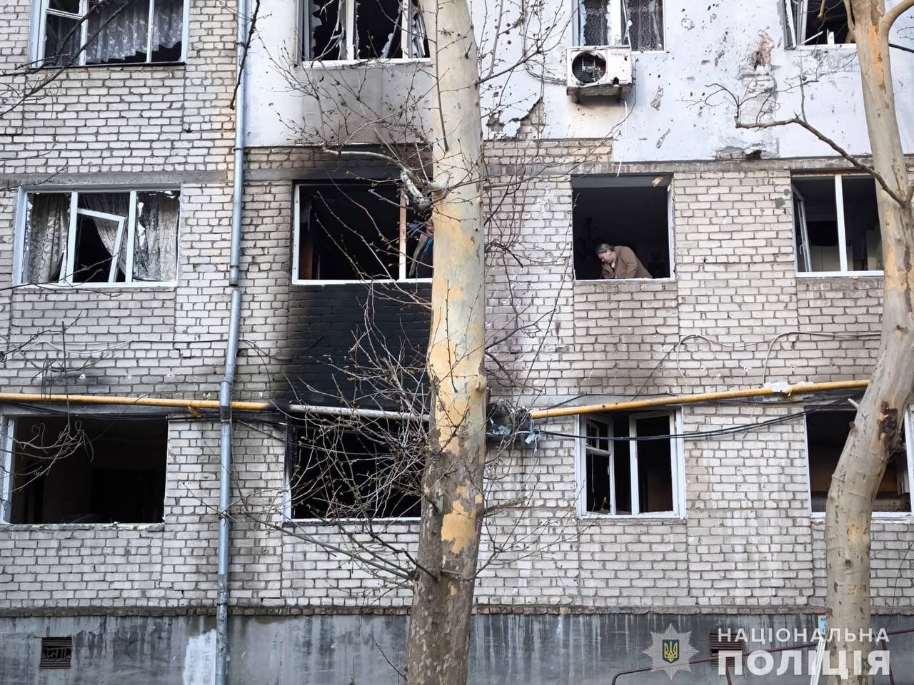 Війська РФ атакували Миколаїв "Шахедами": спалахнули пожежі, постраждали десять людей. Фото і відео