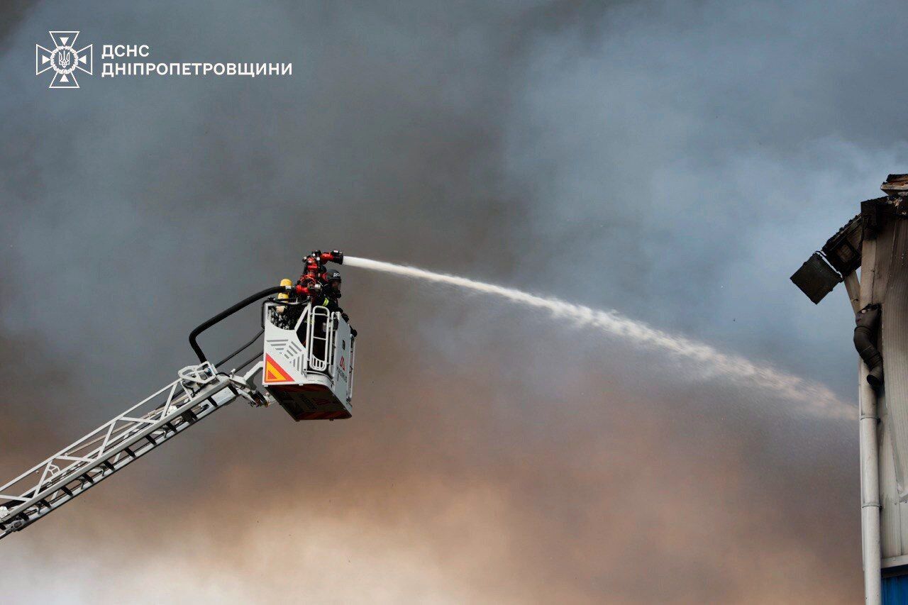 Россия ударила по Днепру баллистикой, погиб человек, есть разрушения и пострадавшие. Фото