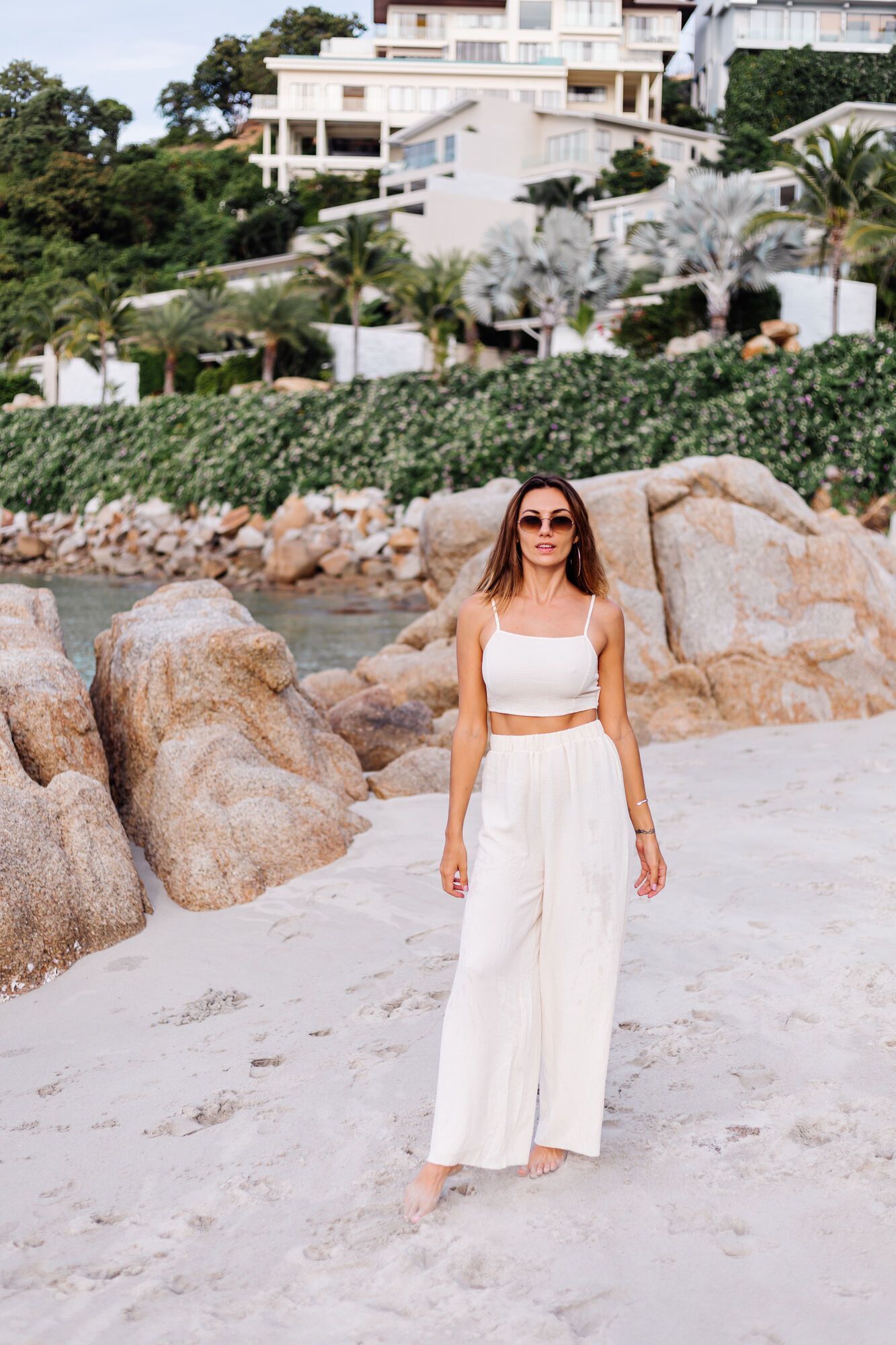 Легкие и стильные брюки стали главным трендом года: в них комфортно даже в жару