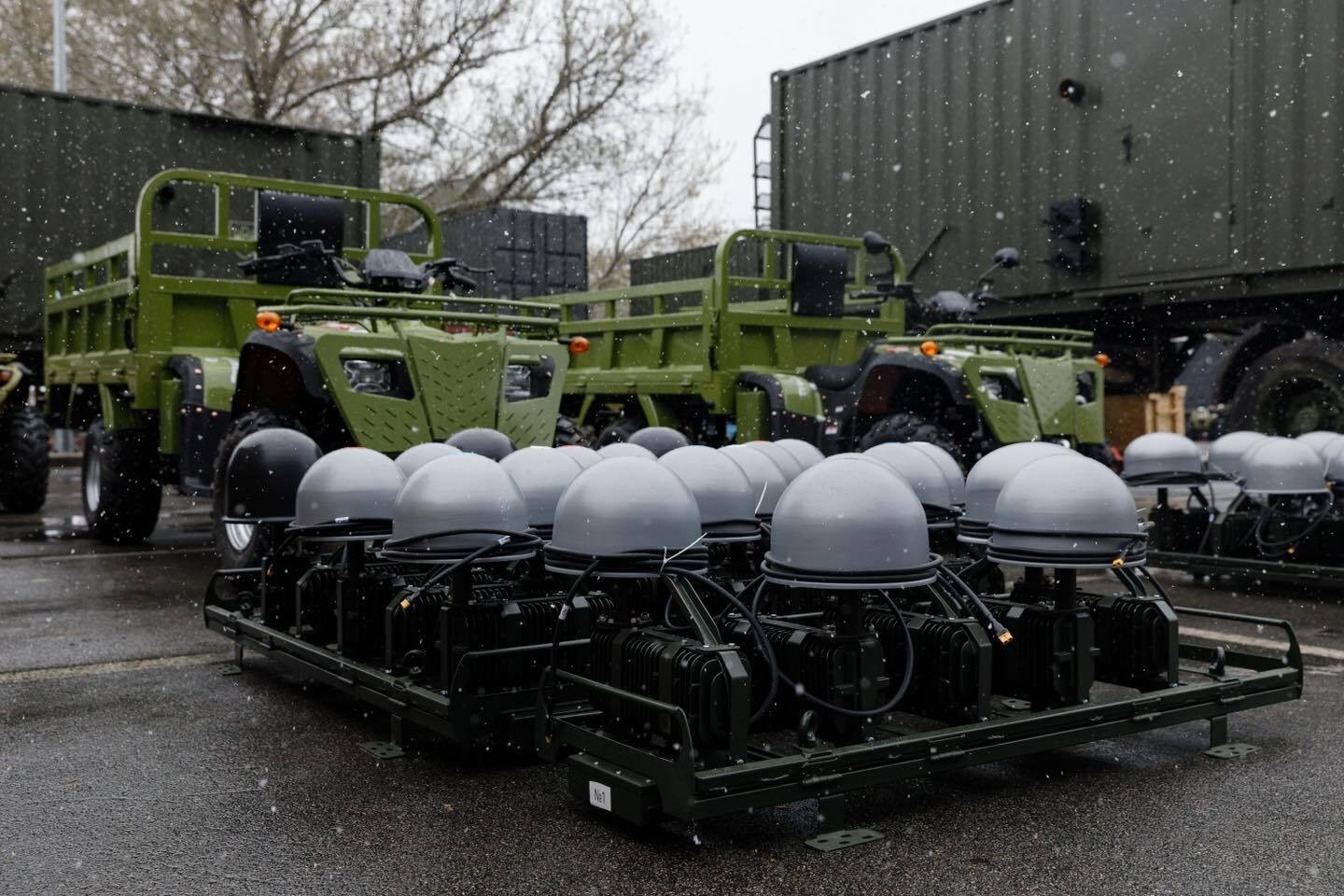 Нас никто не остановит: Порошенко везет морпехам дроны, РЭБы и квадроциклы