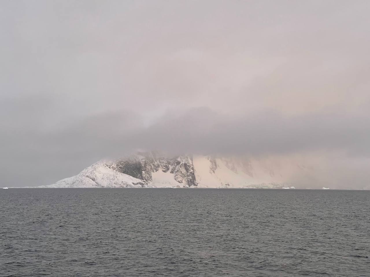 "Я не відчував страху": український журналіст побував у Антарктиді і розповів про життя полярників, місцевих тварин і небезпеку протоки Дрейка