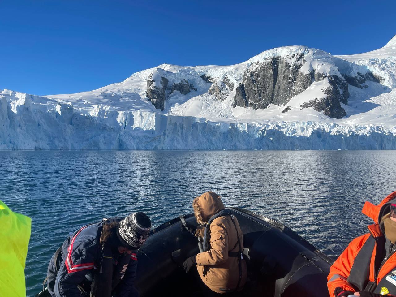 "Я не відчував страху": український журналіст побував у Антарктиді і розповів про життя полярників, місцевих тварин і небезпеку протоки Дрейка