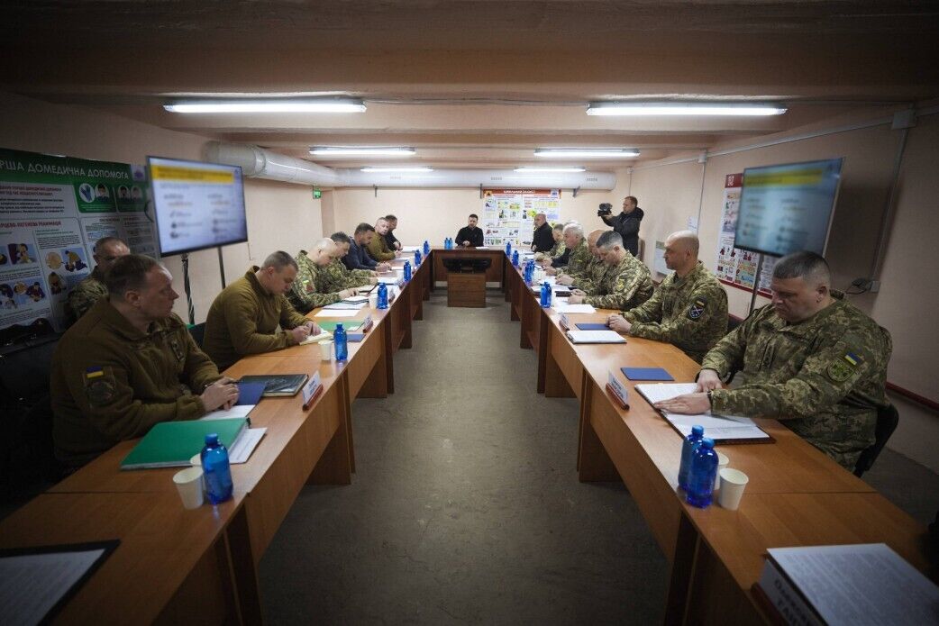 "Маємо посилити захист": Зеленський підбив підсумки наради на Дніпропетровщині. Відео