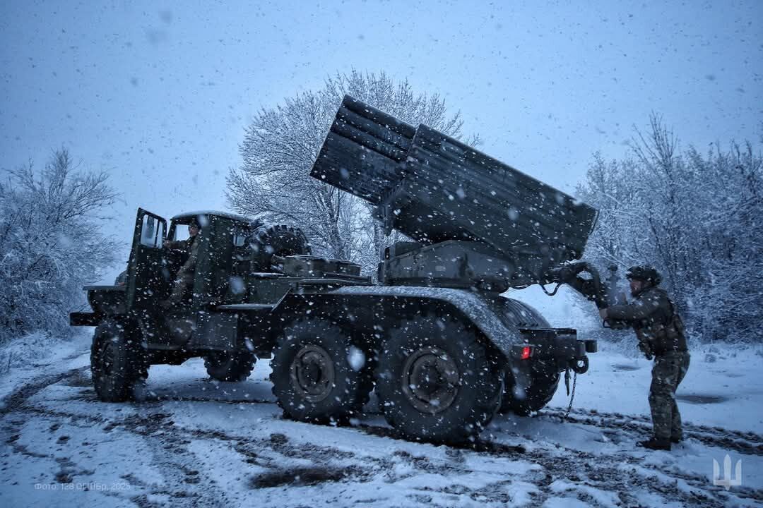 Україну присипало снігом у квітні, водії скаржаться на ожеледицю: фото і відео погодного "апокаліпсису"