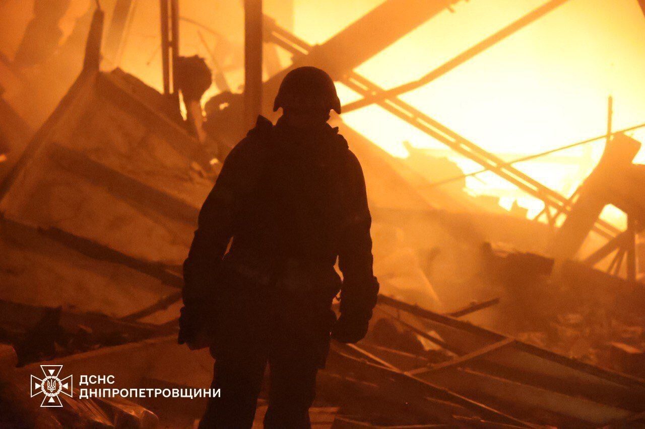 Россия ударила по Днепру баллистикой, погиб человек, есть разрушения и пострадавшие. Фото