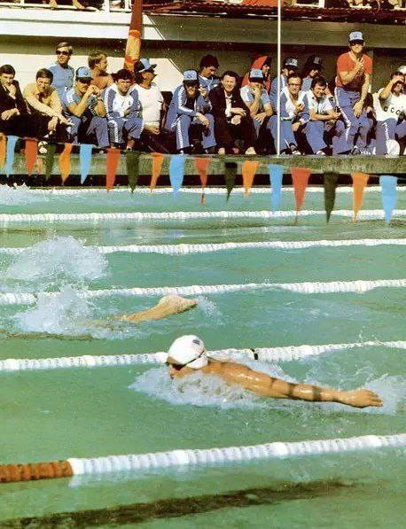 Работал даже зимой: история исчезнувшего открытого бассейна у стадиона "Динамо" в Киеве. Уникальные фото