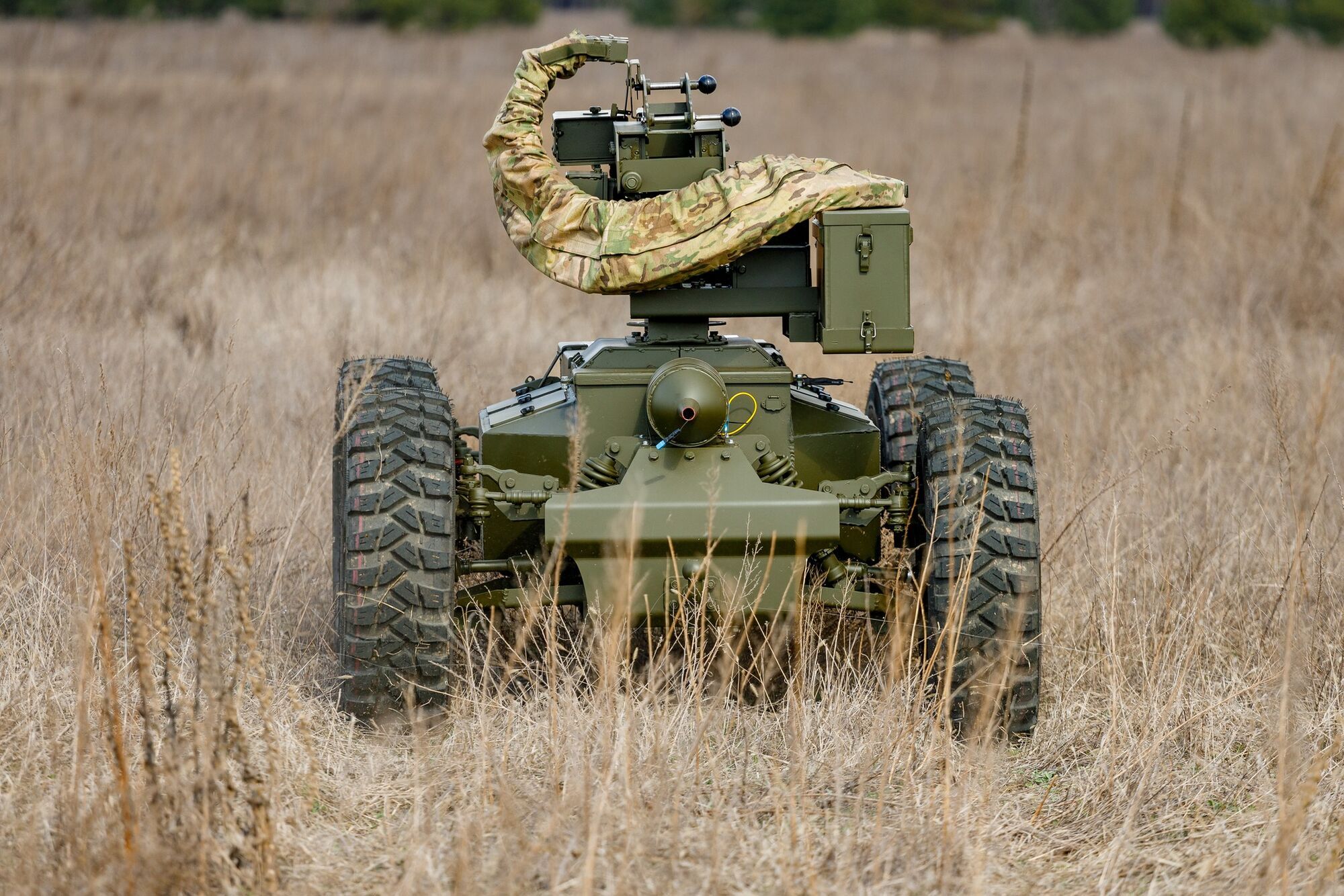 Украина тестирует уникальные боевые наземные дроны с оптоволокном UGV