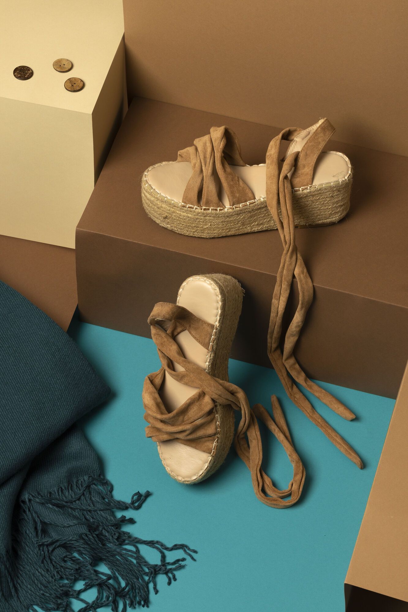 Босоніжки-"антитренд" підкорили модні подіуми: їх обожнюють невисокі жінки