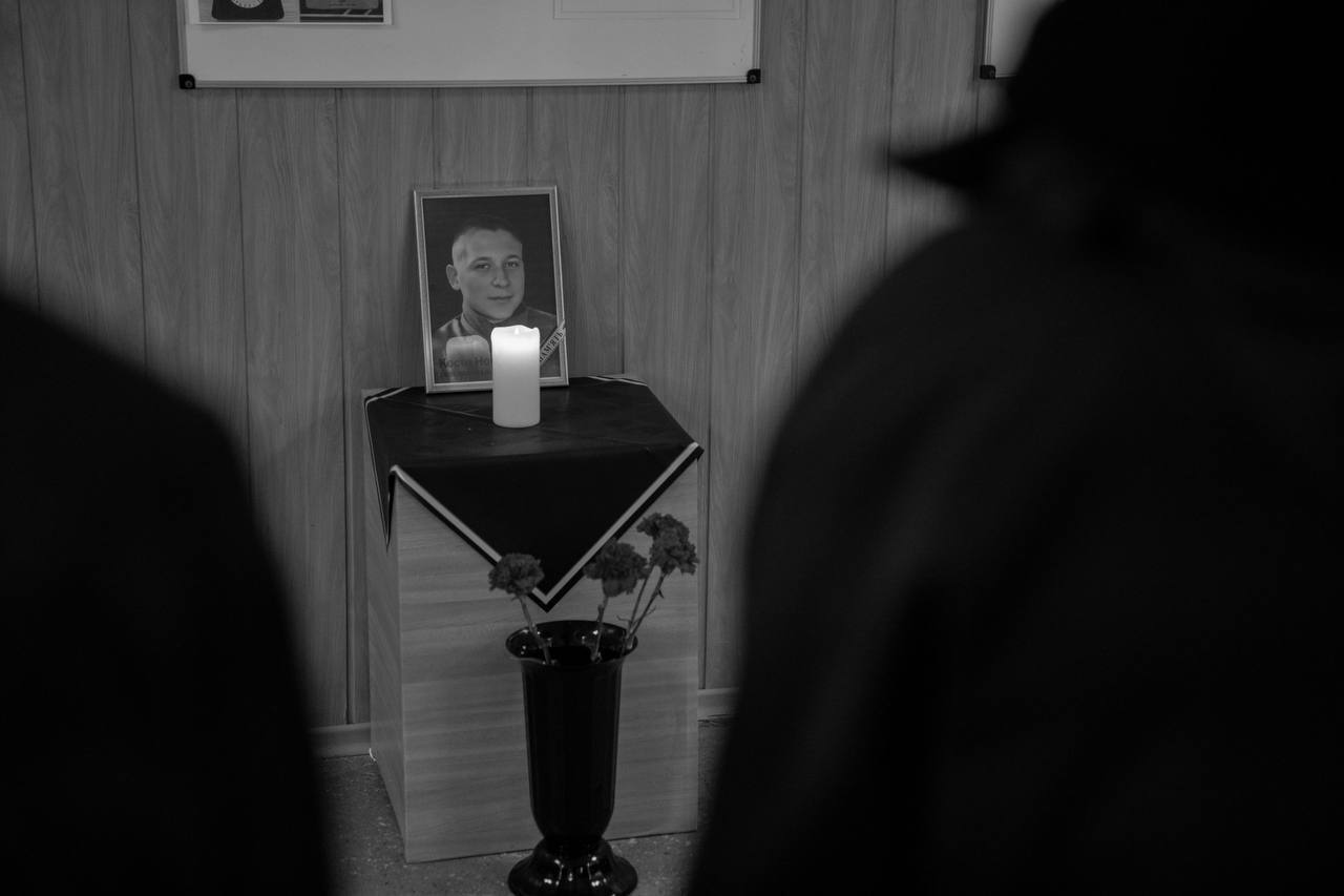 В Кривом Роге 16-летнему Косте Новику, погибшему из-за атаки армии РФ, посмертно выдали удостоверение помощника машиниста